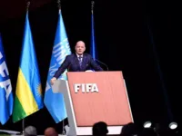 Presidente da FIFA promete prêmios iguais para homens e mulheres