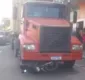 
                  Vídeo: moto fica embaixo de caçamba após batida na Calçada