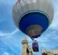 
                  Surdos e servidores de limpeza ganham viagem de balão em Salvador