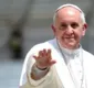 
                  'Papa está bem, mas ficará ainda  dias no hospital', diz Vaticano