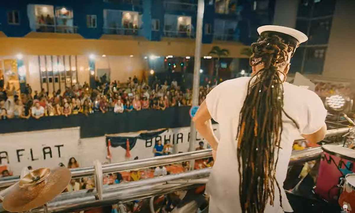 Carlinhos Brown Lança Clipe Gravado No Carnaval De Salvador