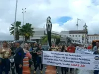Servidores municipais em campanha salarial protestam em Salvador