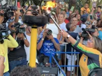 Paratleta acende pira com fogo simbólico e encerra desfile ao 2 de Julho