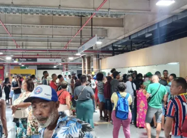 Ambulantes formam enormes filas em credenciamento para São João
