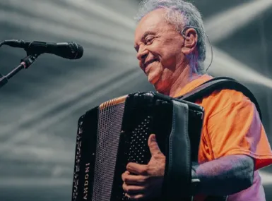 Prefeitura se desculpa com Flávio José após polêmica em show; entenda