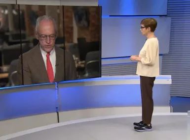 Renata Lo Prete explica motivo para uso de tênis em jornal ao vivo