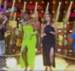 
                  Fátima Bernardes cai no samba durante estreia do 'The Voice Kids'