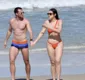 
                  Ex-BBBs Eslovênia e Lucas trocam beijos em praia do Rio de Janeiro