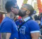 
                  Filho de Mauricio de Sousa troca beijos com o marido em parada LGBT+
