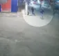 
                  Homem atira e coloca assaltantes para correr em Lauro de Freitas