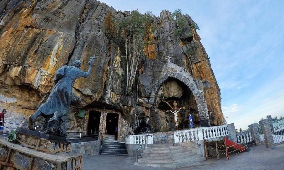 Me conte alguma curiosidade ou fato sobre Bom Jesus da Lapa, Deixe