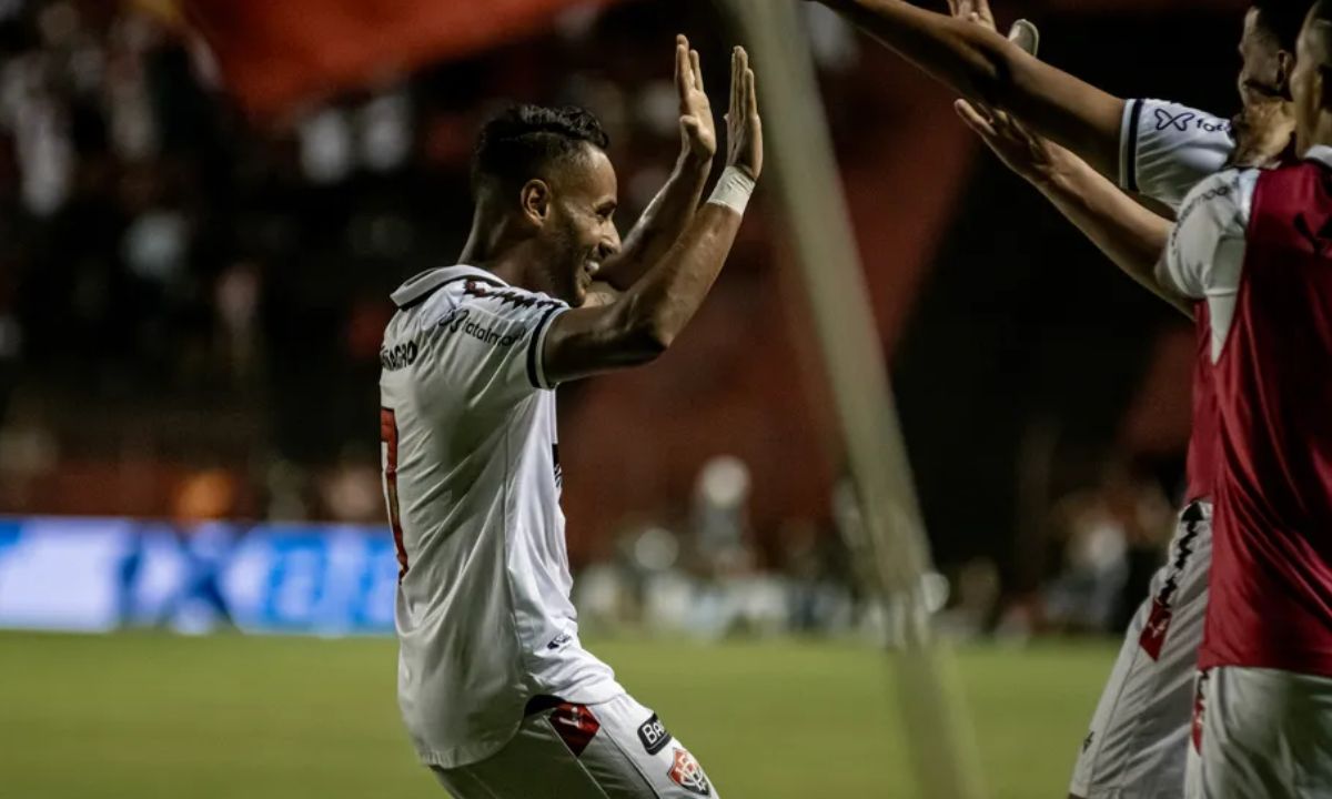 Vitória Volta A Liderança Da Série B Após Vencer Sport Por 2 A 1