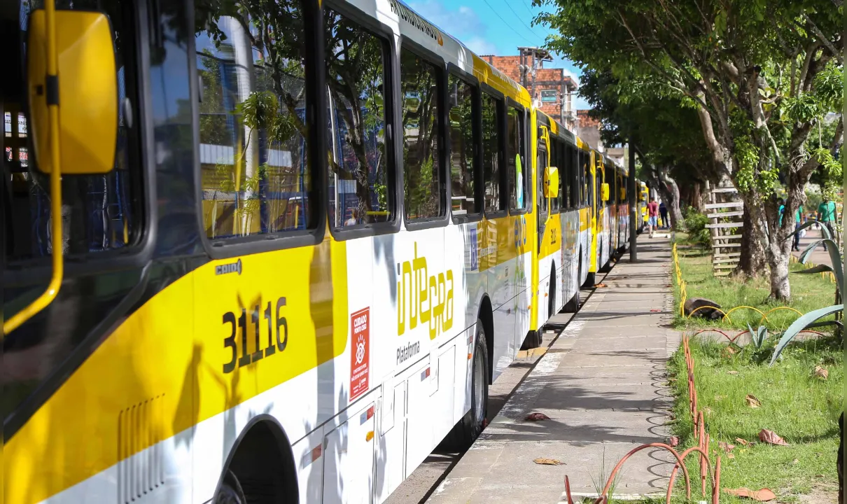 Três linhas de ônibus terão horários alterados aos sábados em