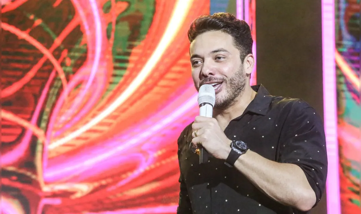 Wesley Safadão desabafa sobre show e segura choro