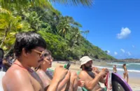 Elenco de 'Renascer' curte folga das gravações em Itacaré, na Bahia