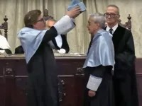 Caetano Veloso recebe título de 'doutor honoris causa' por universidade espanhola
