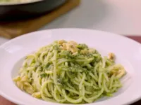 Espaguete ao pesto: aprenda como fazer receita em 30 minutos