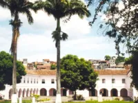Leilão de prédio do Arquivo Público em Salvador põe acervo em risco