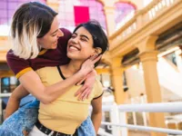 Lésbica, sapatão ou sáfica: você sabe qual termo usar?