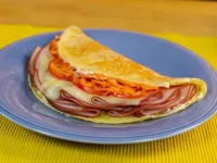 Veja como fazer crepioca rendada com peito de peru em 15 minutos