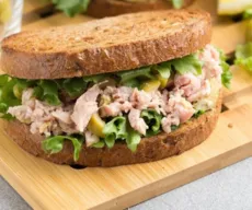 Atrás de um lanchinho? Aprenda a fazer sanduíche natural de atum