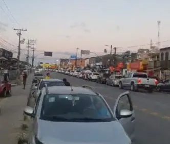 Ferry tem fila de carros em Bom Despacho e tempo de espera passa de 2h