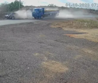 VÍDEO: Carro é arremessado por caminhão em acidente na BA