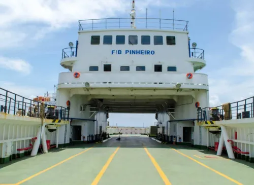 Com 3 embarcações em operação, espera no ferry pode passar de 2h