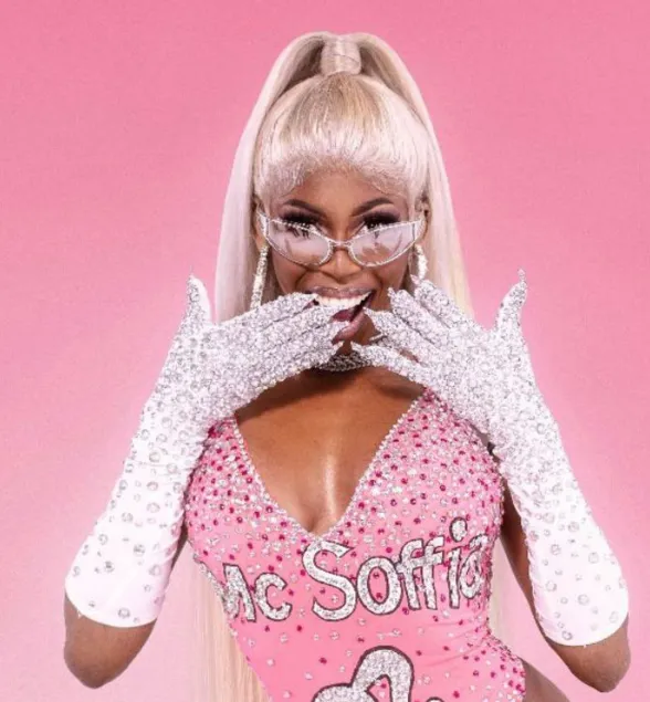MC Soffia se apresenta na 'Noite Dellas', no Rio Vermelho