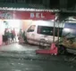 
                  Van invade bar e atropela pai e filho no Rio Sena, em Salvador