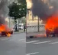 
                  Vídeo: Carro pega fogo no bairro do Comércio em Salvador