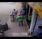 
                  Vídeo mostra momento que teto de restaurante desabou na Calçada