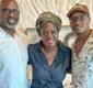 
                  Viola Davis visita restaurante de comida baiana em Salvador com marido