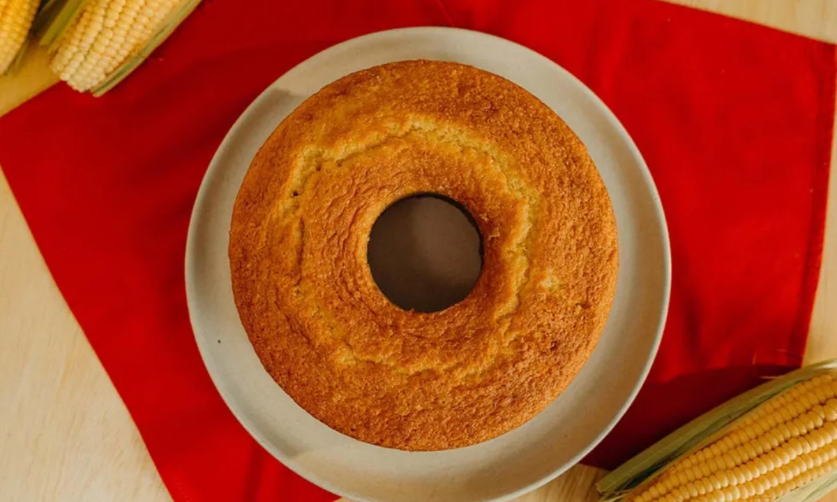 Café da manhã: aprenda como fazer bolo de milho sem leite em 1h