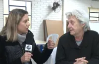 Repórter da TV Bahia se emociona ao encontrar tia em abrigo no RS