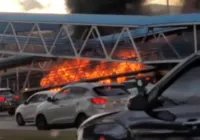 Ônibus são incendiados em protesto na Avenida Tancredo Neves