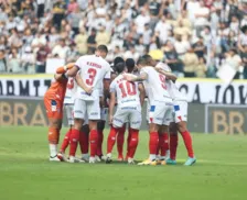 Com gols na reta final, Bahia empata com Atlético-MG