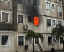 Homem é preso suspeito de agredir companheira e incendiar apartamento