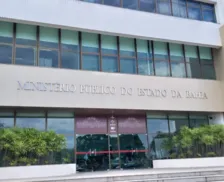PM suspeito de estuprar crianças com a namorada é preso na Bahia