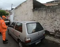 Cachorros são resgatados dentro de carro em Salvador