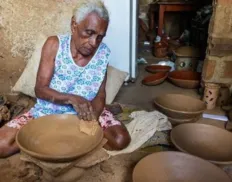 Ceramista e sambadeira Dona Cadu morre aos 104 anos