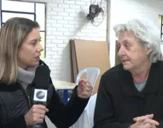 Repórter da TV Bahia se emociona ao encontrar tia em abrigo no RS