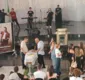 
                  Amigos e familiares de Pedro Henrique se despendem do cantor em culto