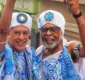 
                  Caetano e Gil desfilam com o Filhos de Gandhy no Carnaval de Salvador