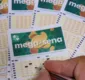 
                  Mega-Sena acumula, mas paga R$ 104 mil a baiano; veja números