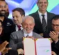 
                  Lula assina lei que regulamenta trabalho de motorista por aplicativo
