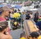 
                  Sob forte comoção, vítimas de queda de avião na Bahia são sepultadas