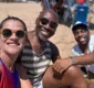 
                  Zebrinha posa com Ingrid Guimarães e Lázaro Ramos em praia de Salvador