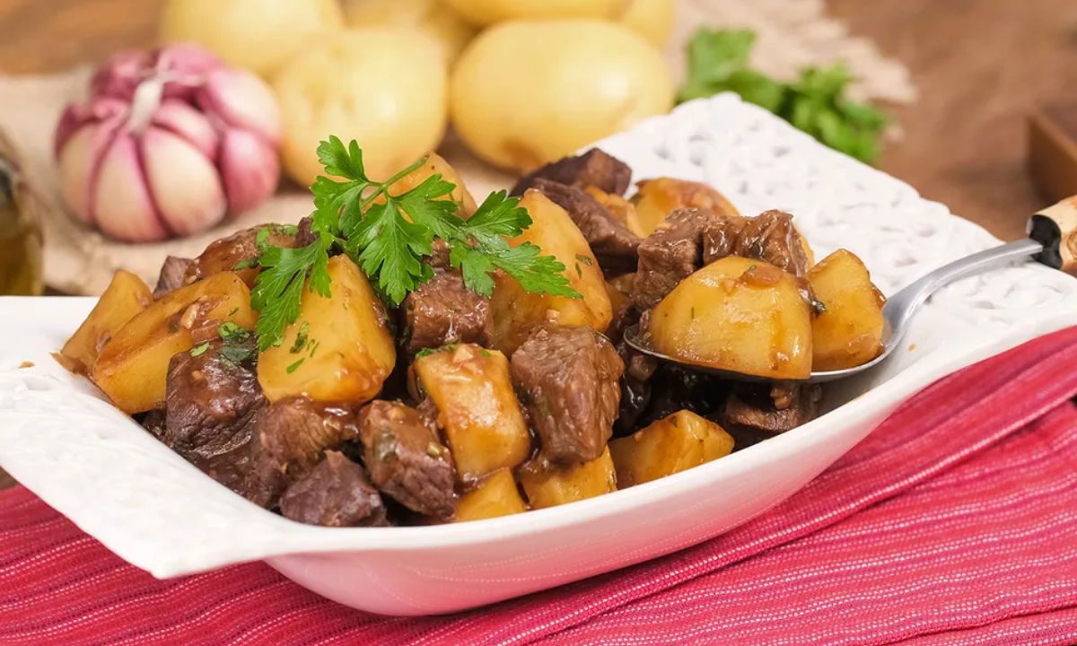 Aprenda Receita De Carne De Panela Com Batatas Para Almoço 7012