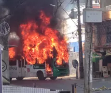 Ônibus é incendiado na Estrada das Barreiras; circulação é suspensa